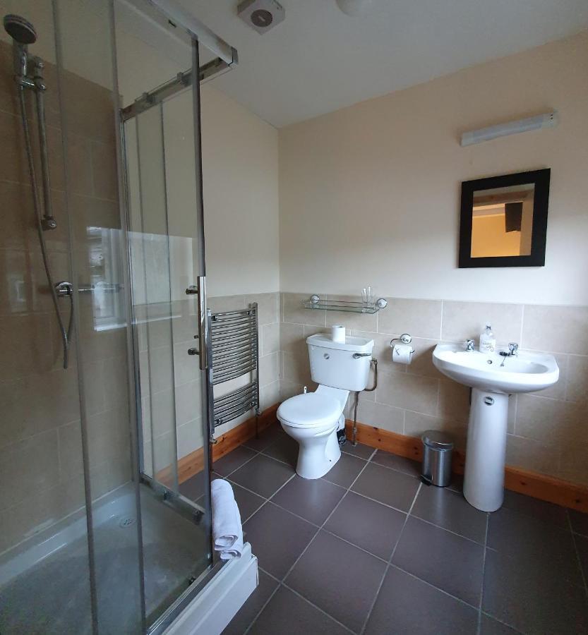 Hotel The Bowers Bar & Restaurant Ballinrobe Esterno foto
